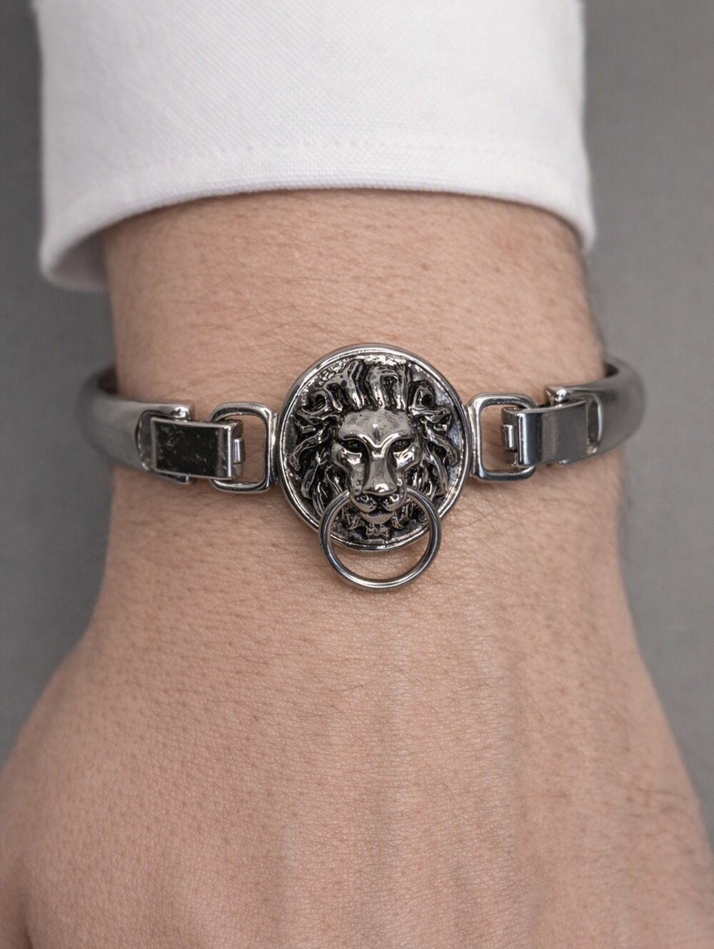 Lia Sophia Braclet Silver Tone Lion Head 25.85 Grams Size 6.5"